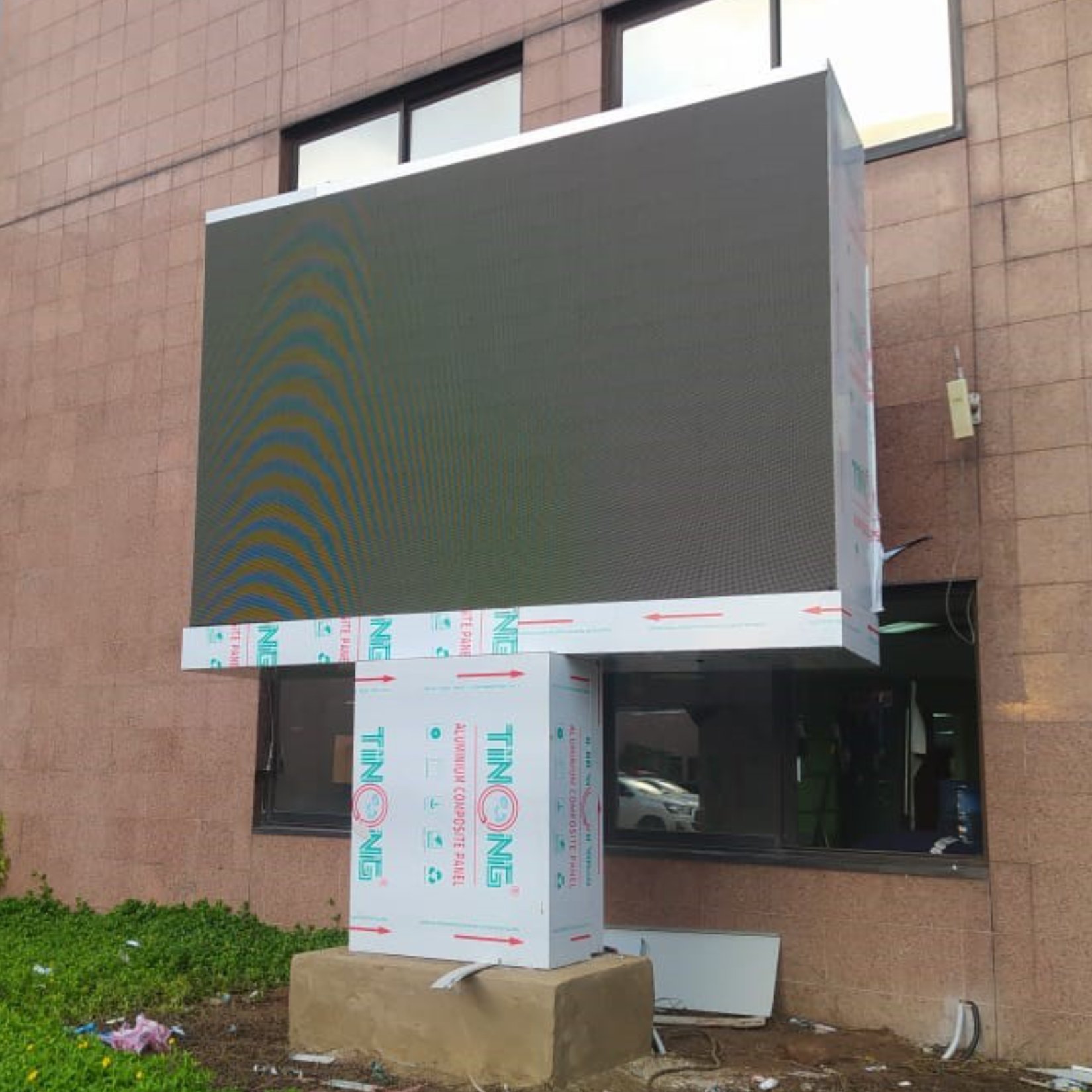BILLBOARD