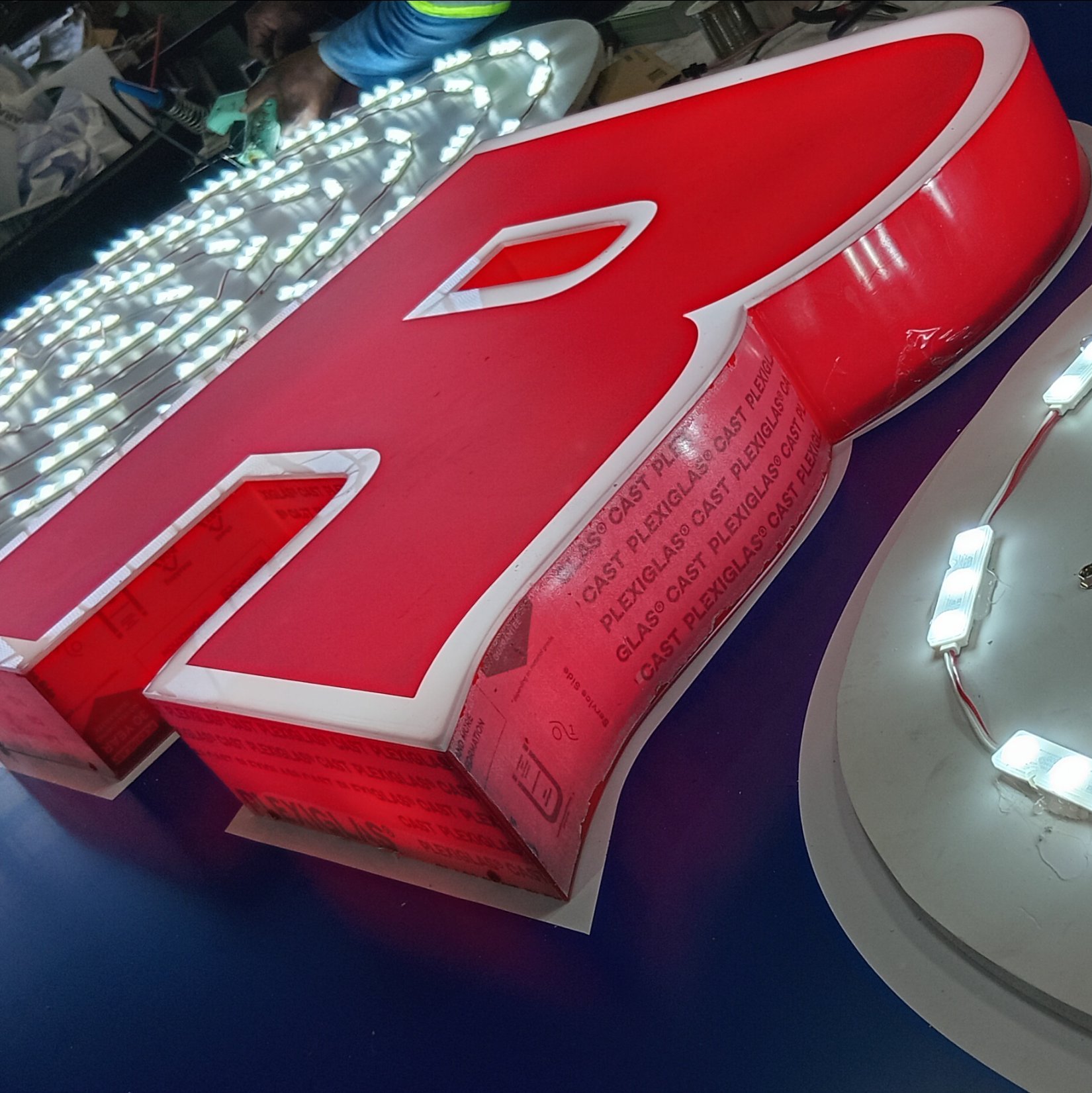 3D FABRICATED SIGNS